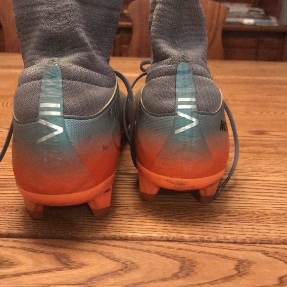 NIke Junior Mercurial Superfly V CR7 soccer cleats, youth size 5 - Picture 7 of 7